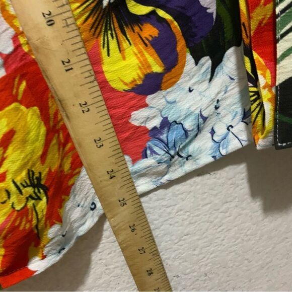 New BOHO CHIC Button Front Blouse multicolored flowers Hawaiian - Picture 8 of 10